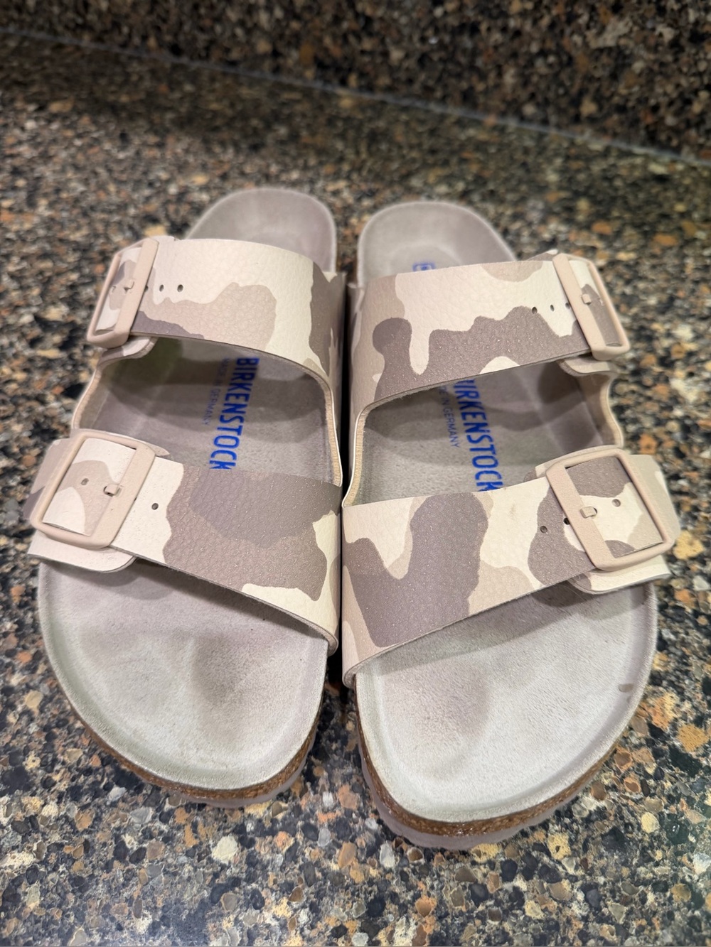 Birkenstock ladies 41 Arizona Two-Strap Sandals in Beige Camo